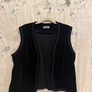 Women's Black Sleeveless Vest